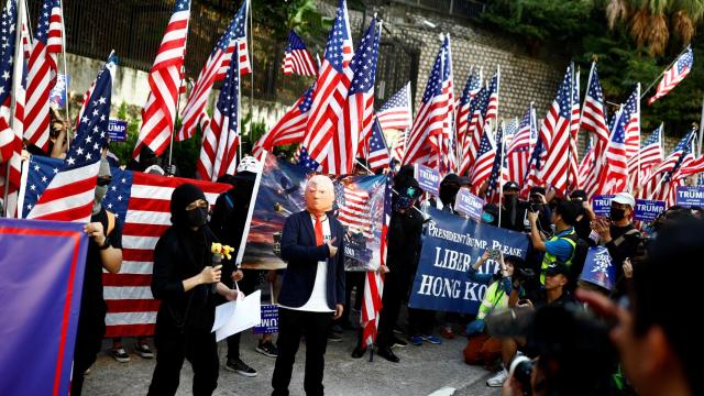 Un manifestante vestido de Trump, durante laMarcha de agradecimiento a los EEUU