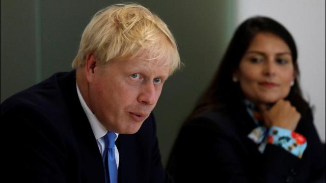 Boris Johnson y la ministra de Interior, Pitri Patel.