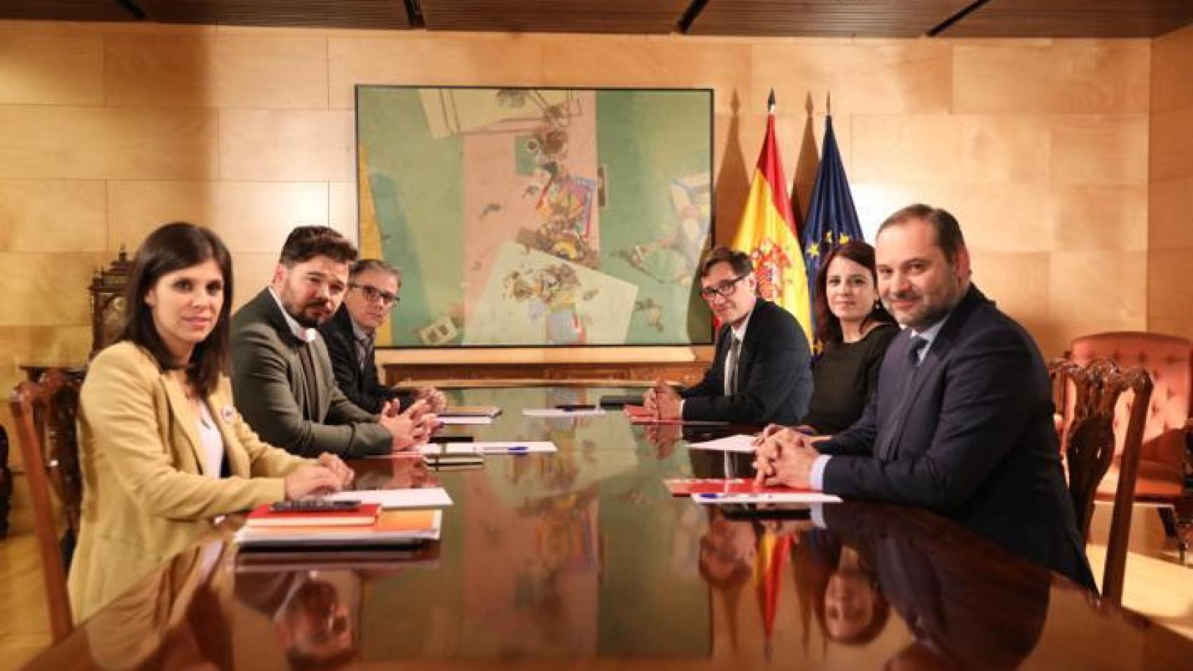 Los negociadores de PSOE y ERC, en la tarde de este martes en el Congreso.