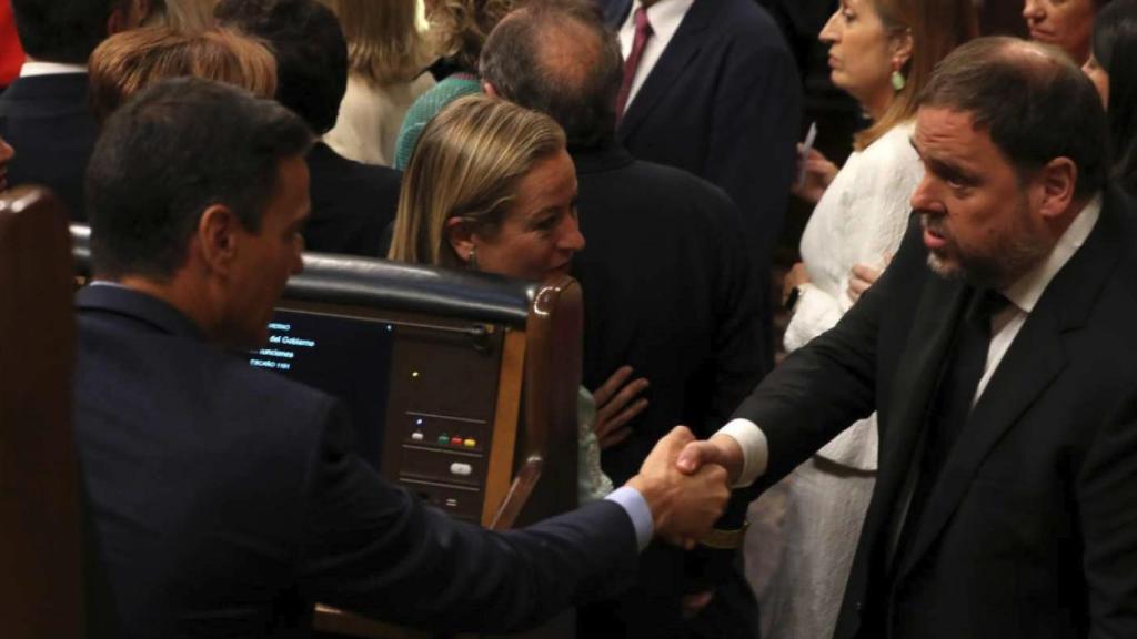 El presidente del Gobierno en funciones, Sánchez, y Oriol Junqueras en una imagen de archivo.