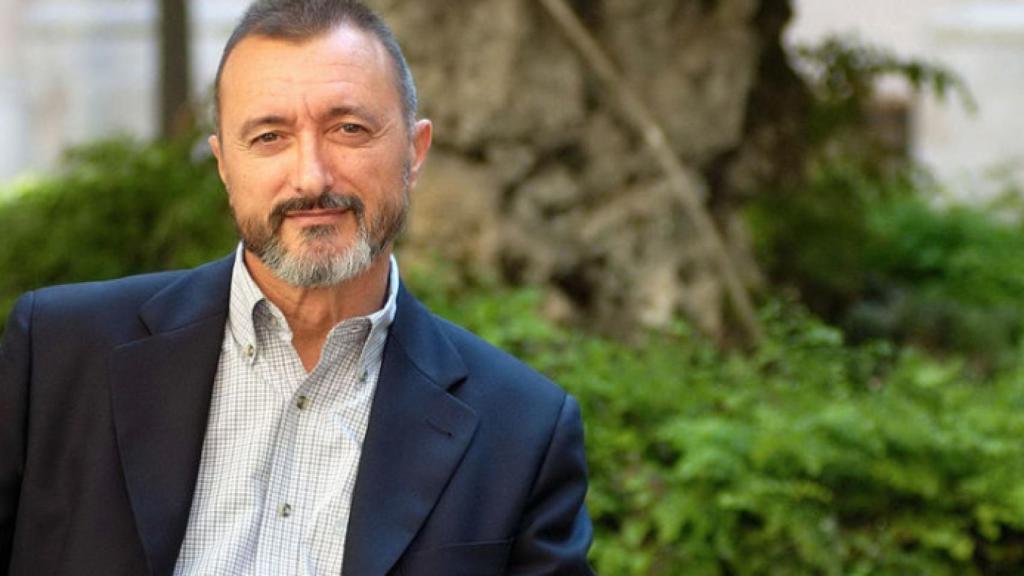 Arturo Pérez Reverte: Quien ve 'Sálvame' en vez de 'Salvados' es porque quiere