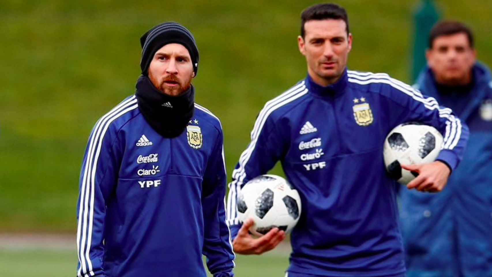 Leo Messi y Scaloni, con Argentina