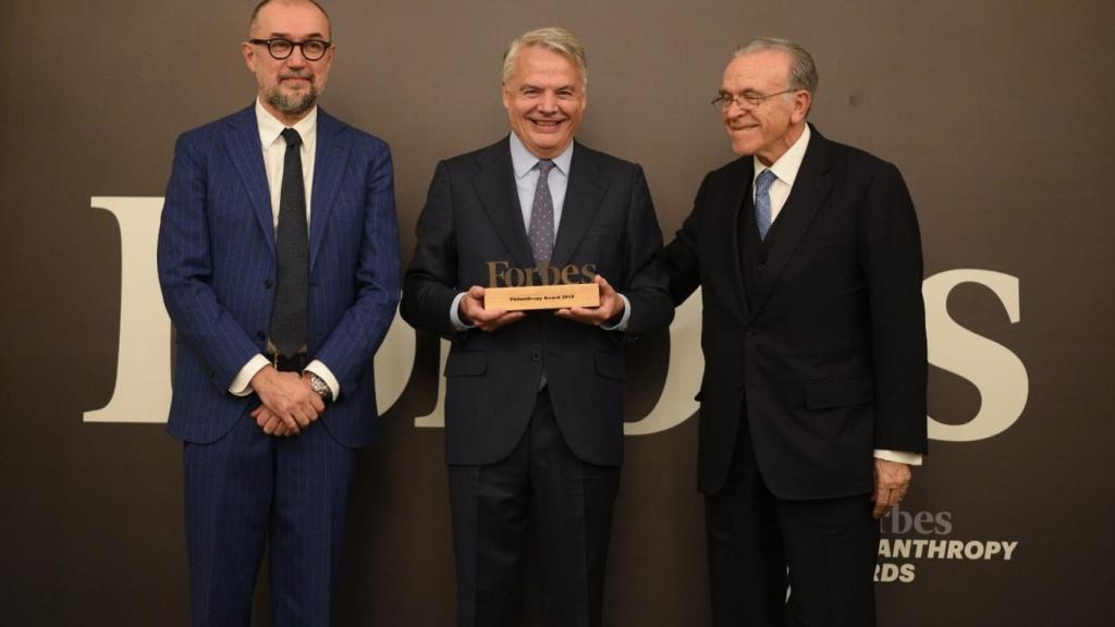 Andrés Rodríguez, presidente de Spainmedia; Ignacio Garralda, presidente de la Fundación Mutua Madrileña e Isidro Fainé, presidente de la Fundación La Caixa.