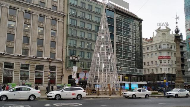 Taxistas en el Obelisco, junto al alumbrado de Navidad.