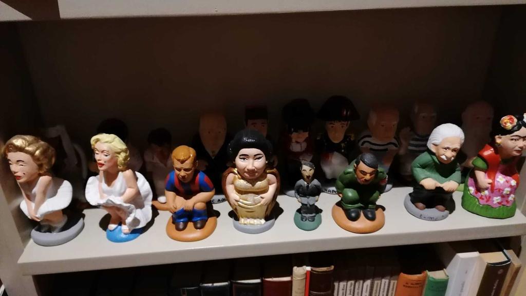 Detalle de los 'caganers' de personajes ilustres pertenecientes a la colección.