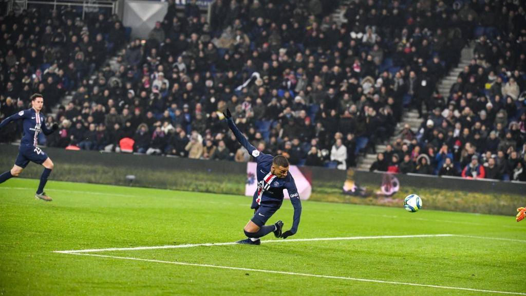 Golazo de tacón de Kylian Mbappé