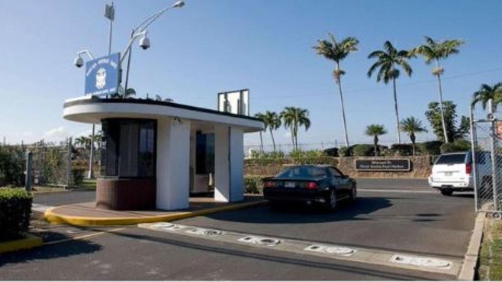 Entrada a la base militar de Pearl Harbor.