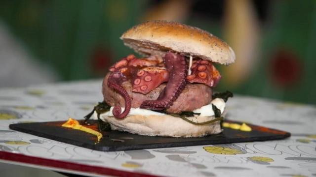 Una hamburguesa gallega con pulpo y ortigas, entre las mejores de España