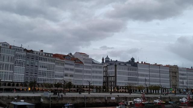 Foto de archivo de nubes con lluvia en A Coruña