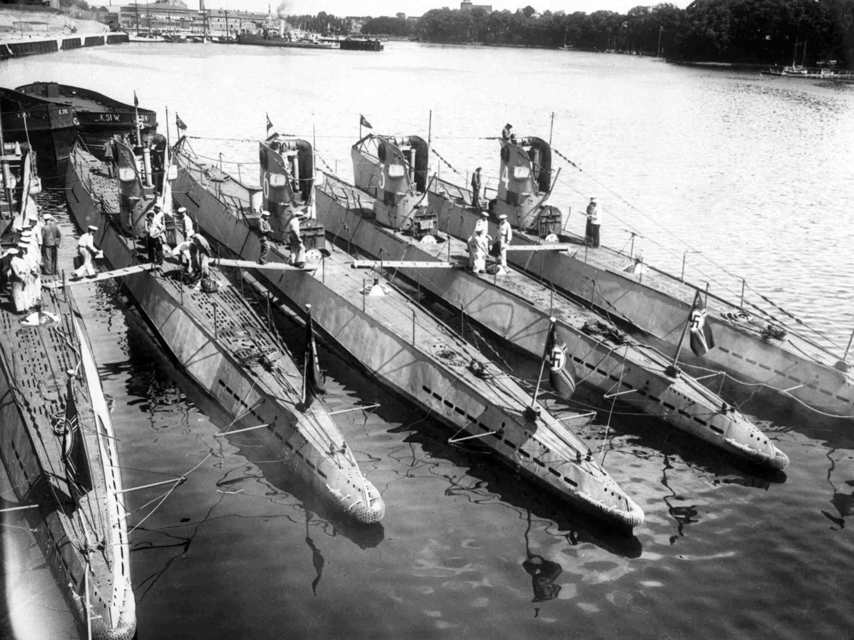 Submarinos alemanes repostando. https://www.npr.org
