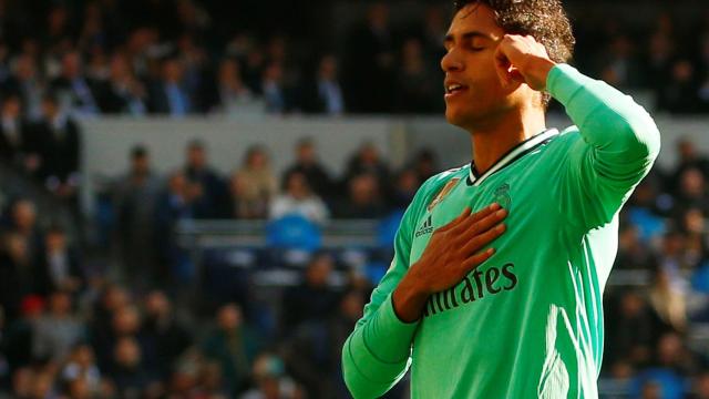 Varane celebra su gol al Espanyol