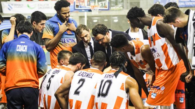 Sergio García seguirá como entrenador del Básquet Coruña