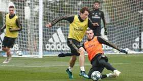 Gareth Bale y Álvaro Odriozola, durante el entrenamiento