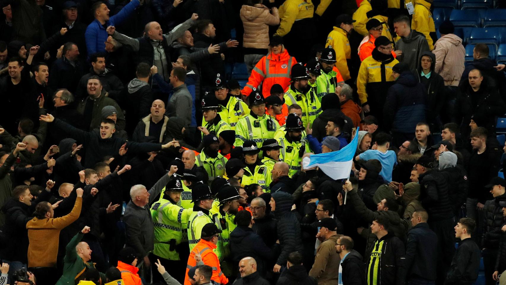 Seguidores en el partido entre el City y el Manchester United