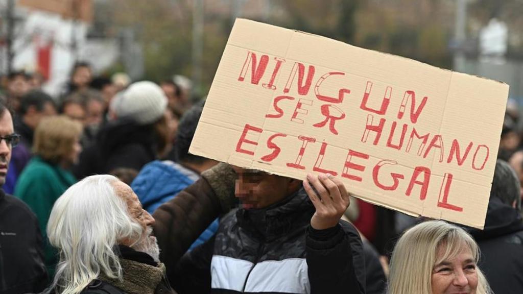 Cientos de personas se manifiestan en Hortaleza.