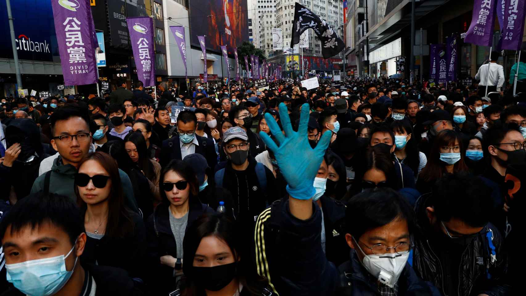 Una marcha multitudinaria en Hong Kong.