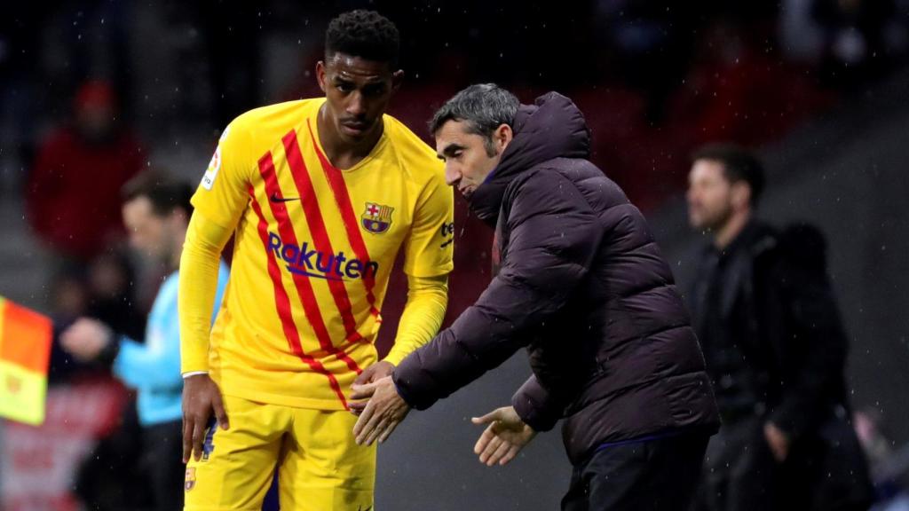 Junior Firpo junto a Ernesto Valverde