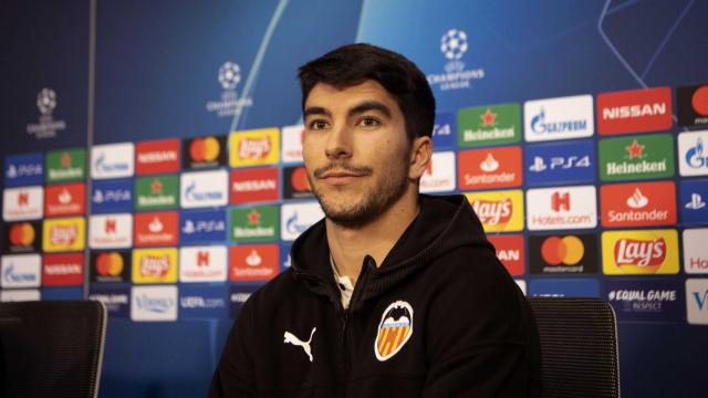 Carlos Soler en la rueda de prensa previa al Ajax