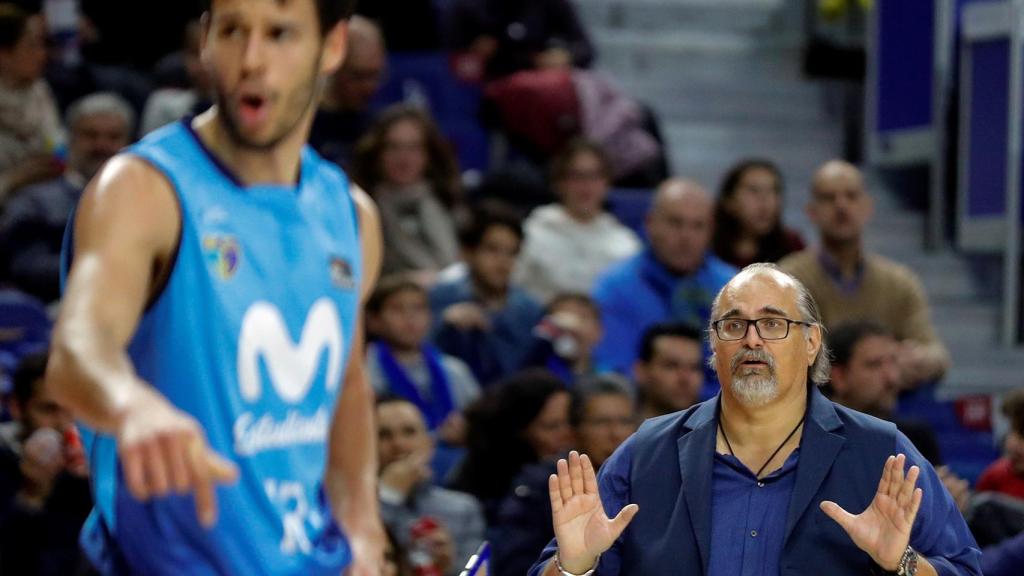 Aleksandar Dzikic, entrenador del Movistar Estudiantes, durante el partido ante el Casademont Zaragoza