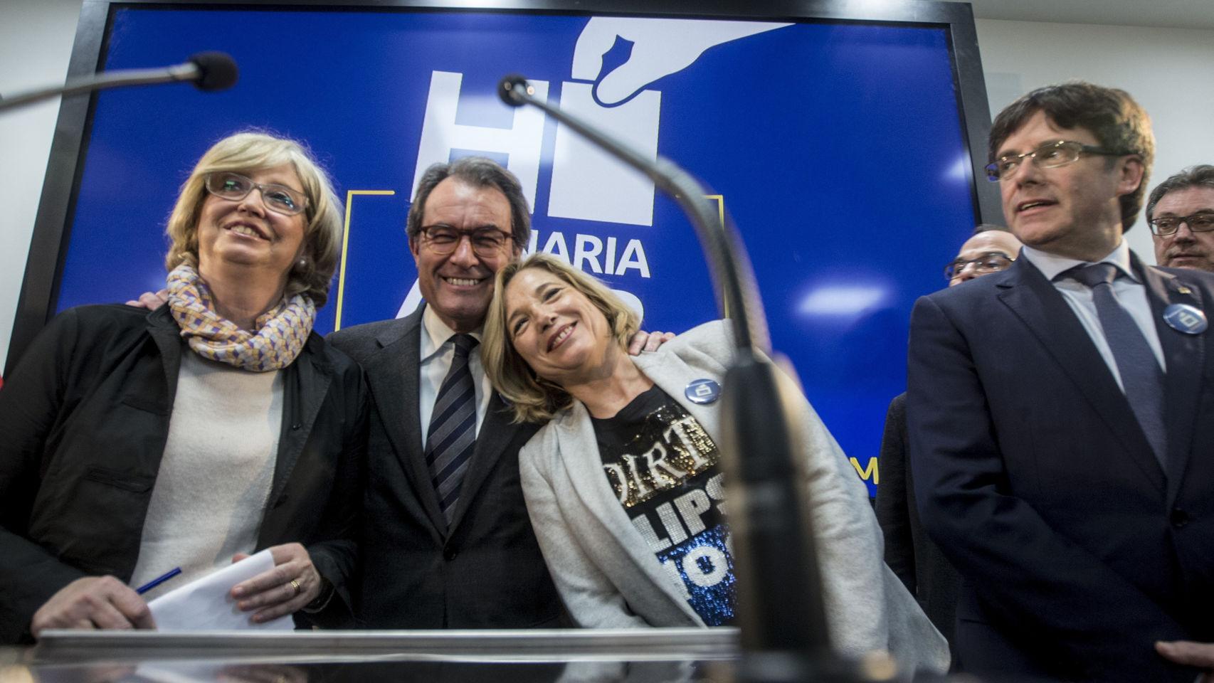 Ortega, apoyada en Artur Mas, el 13 de marzo de 2017, tras la condena por el 9N.