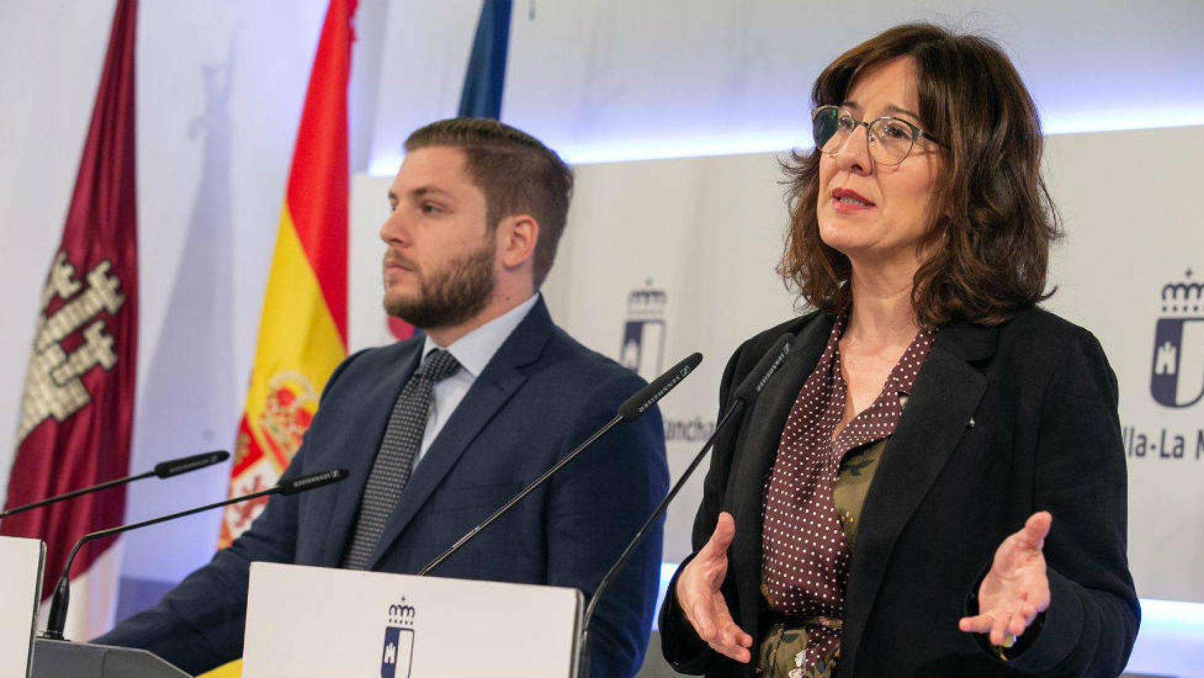 Los consejeros Blanca Fernández y Nacho Hernando, este miércoles en rueda de prensa en Toledo