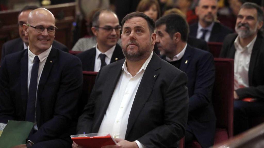 El exvicepresidente de la Generalitat, Oriol Junqueras, junto al exconsejero de Asuntos Exteriores, Raül Romeva, ante el Tribunal Supremo.