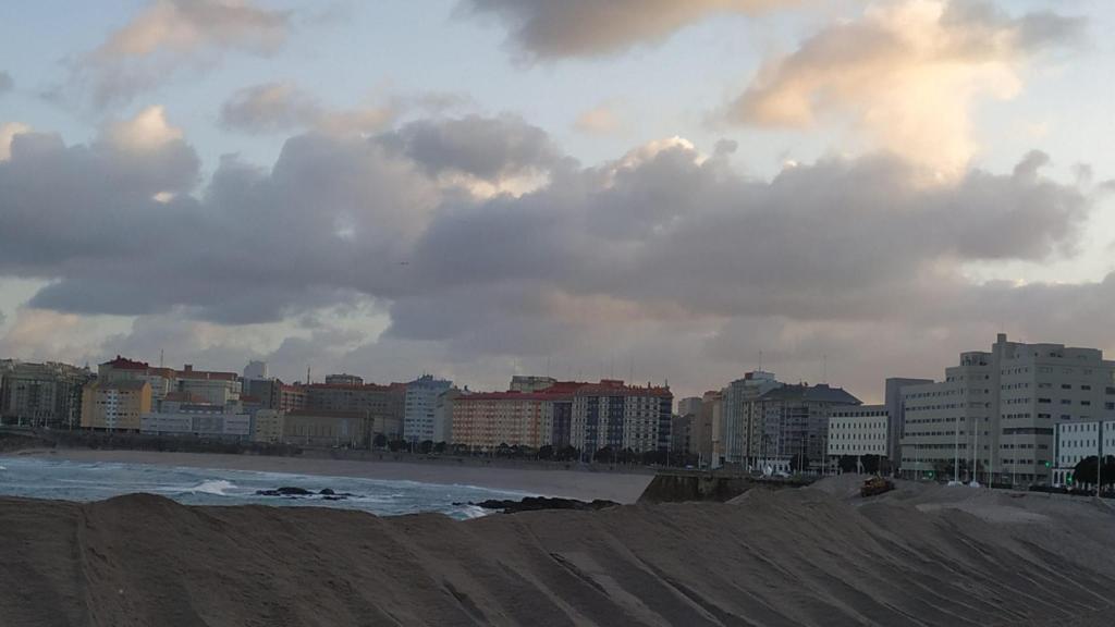 Aspecto de la duna de Riazor esta mañana