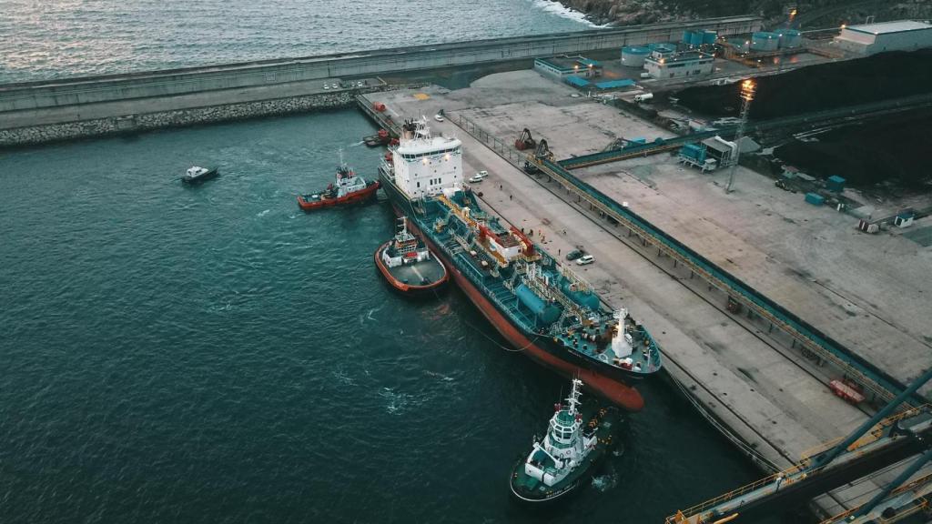 El Blue Star permanece en el puerto de Ferrol