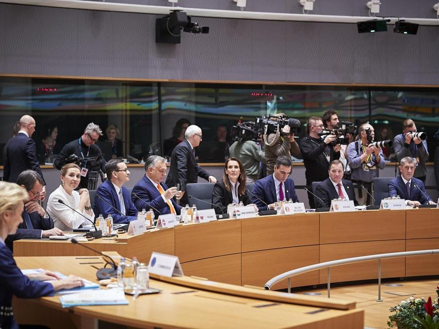 Pedro Sánchez se sienta en la cumbre entre la primera ministra de Bélgica y su homólogo sueco
