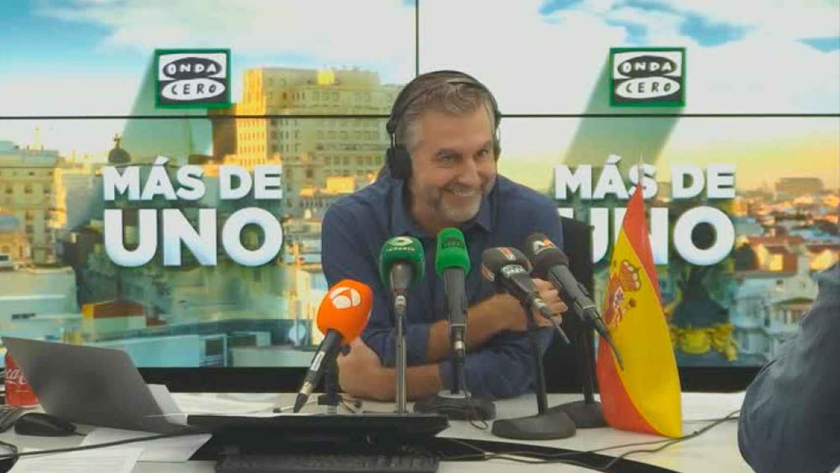 Carlos Alsina durante la emisión de uno de sus programas.