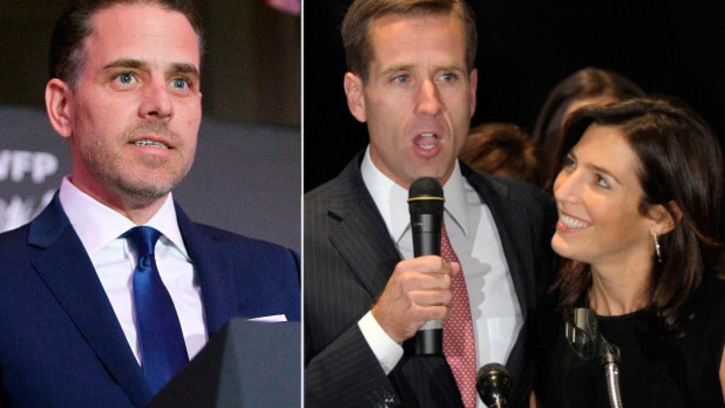 A la izquierda, Hunter Biden. A la derecha, su hermano Beau y su mujer Halle.