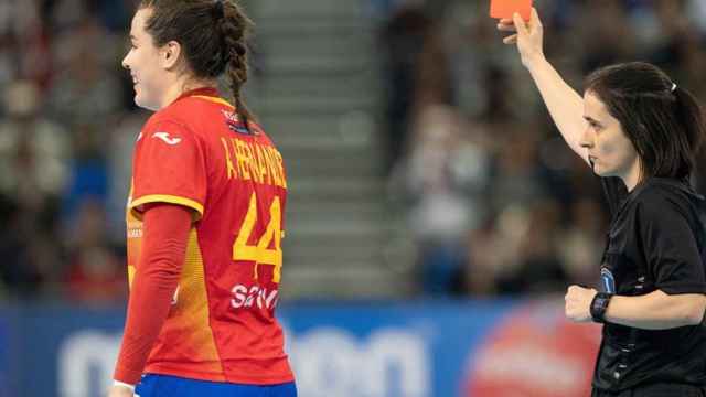 Ainhoa Hernández, expulsada en la final del Mundial de balonmano femenino entre España y Holanda