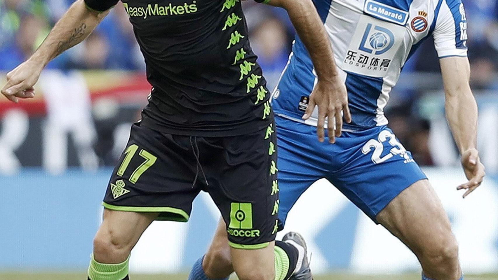 Joaquín y Granero, durante un momento del partido entre el Espanyol y el Betis