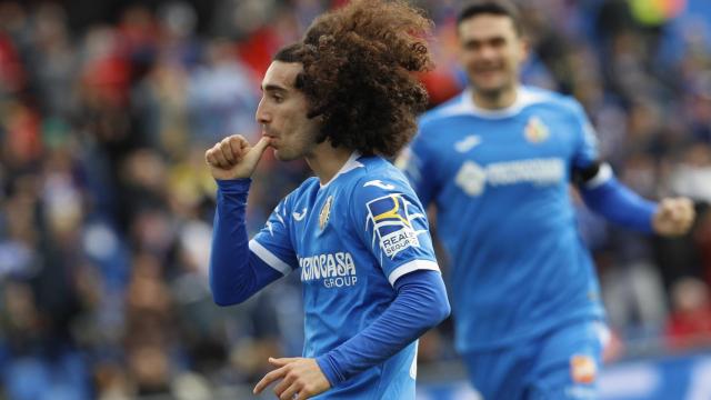 Cucurella celebra su gol al Valladolid