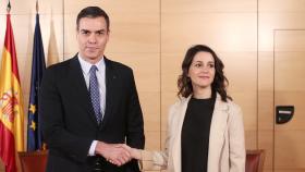 Pedro Sánchez junto a Inés Arrimadas durante su reunión en el Congreso.