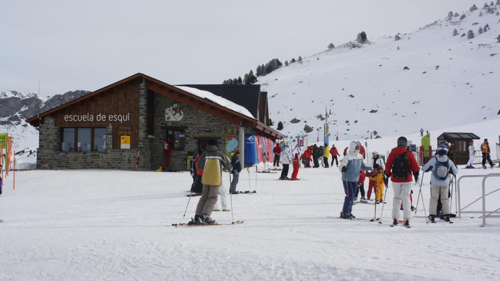 En diferentes puntos de España se puede disfrutar de los deportes de nieve.