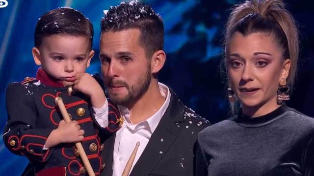 El pequeño Hugo junto a sus padres, Manuel Jesús y Cristina (Telecinco)