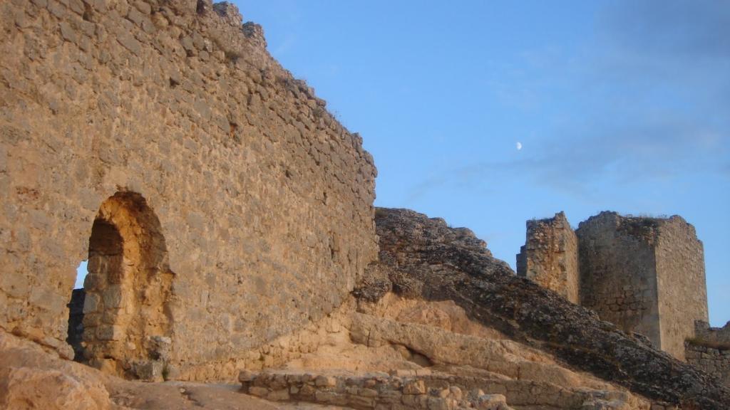 Una de las puertas de entrada al castillo de Osma.