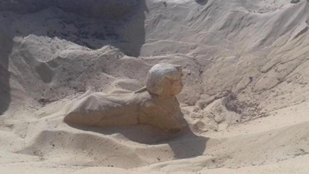 La esfinge hallada en la necrópolis de Tuna el-Yebel.