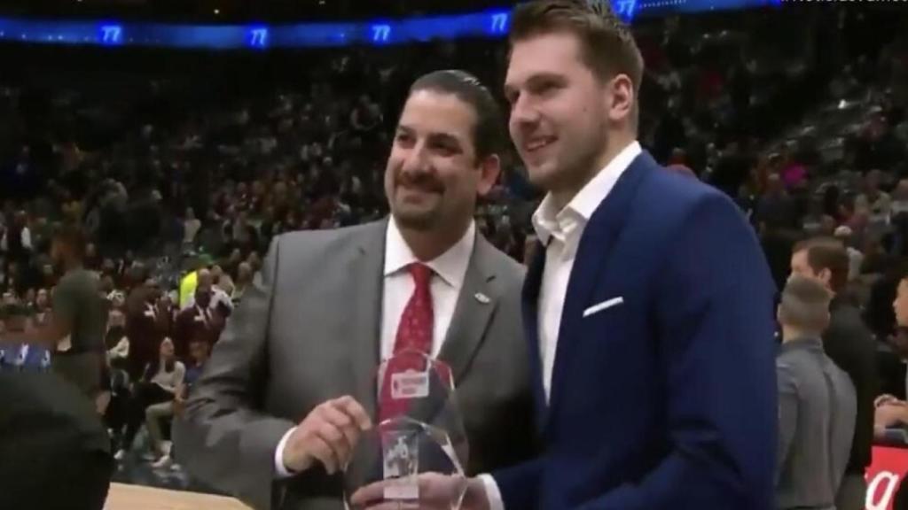 Luka Doncic recoge el MVP