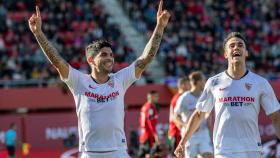 Ever Banega celebra el gol