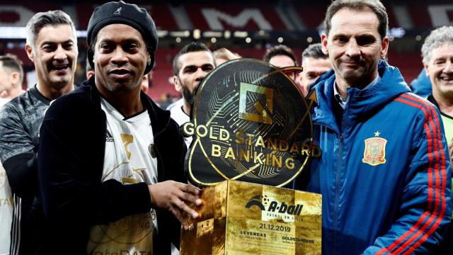 Ronaldinho, durante el partido benéfico en el Metropolitano