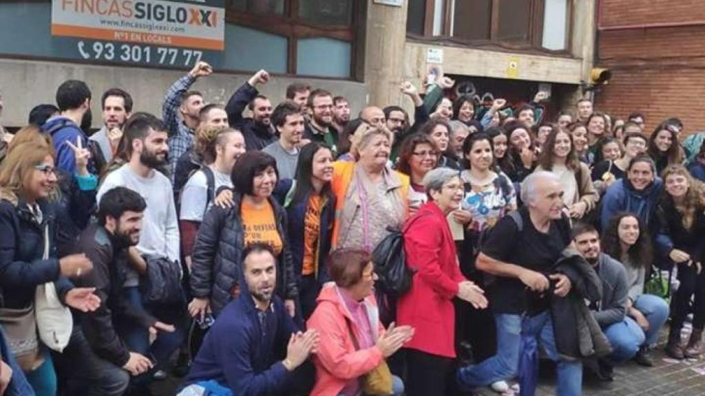 Manifestantes contra el desahucio de Esther.