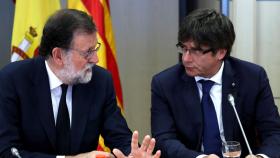 Mariano Rajoy y Carles Puigdemont en 2016.