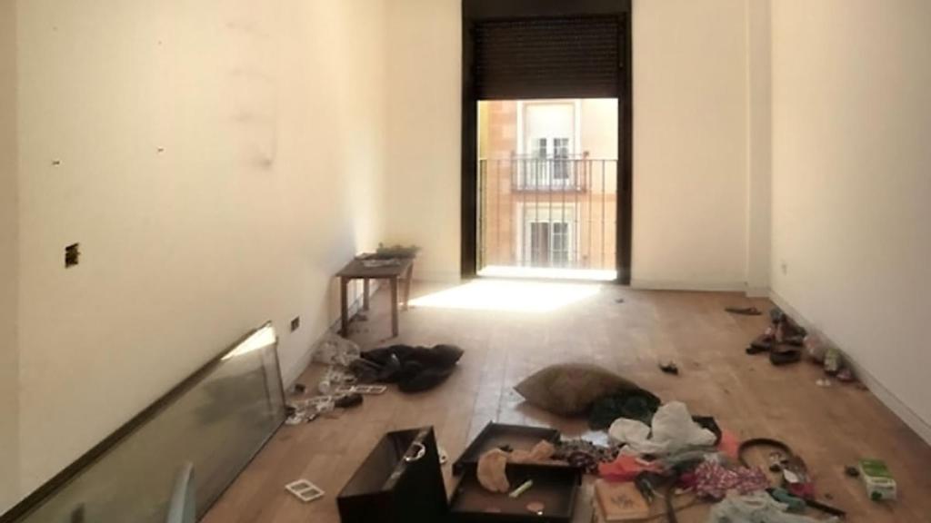 Imagen de una casa okupa desalojada en Barcelona.