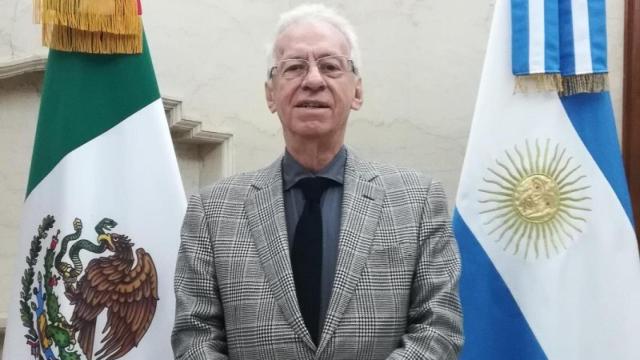 Renuncia por motivos de salud el embajador de México en Argentina que robó un libro