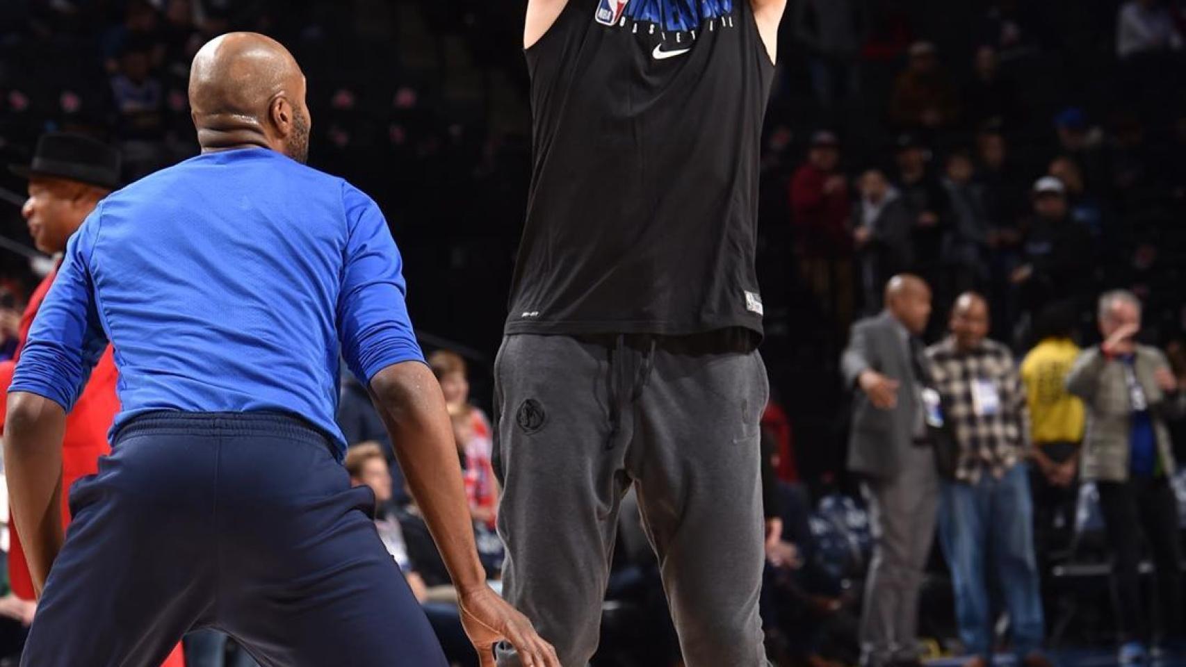 Luka Doncic, durante un calentamiento previo a un partido esta temporada