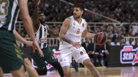 Laprovittola se marcha de Rice en el partido de Euroliga entre Panathinaikos y Real Madrid