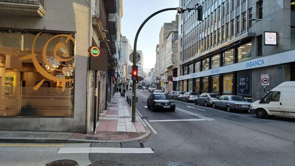 A 140 por San Andres: el curioso error de un panel de tráfico en A Coruña