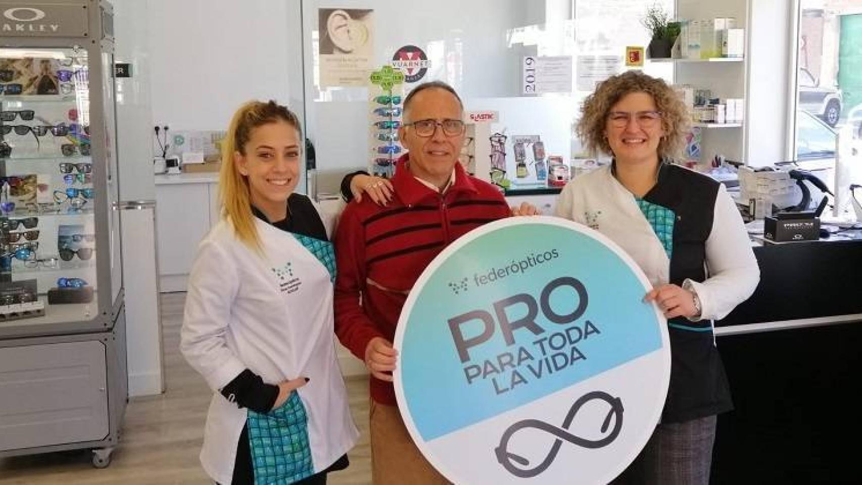 Un cliente de Federópticos Sonseca ganó la promoción ‘‘Lentes PRO para toda la vida’